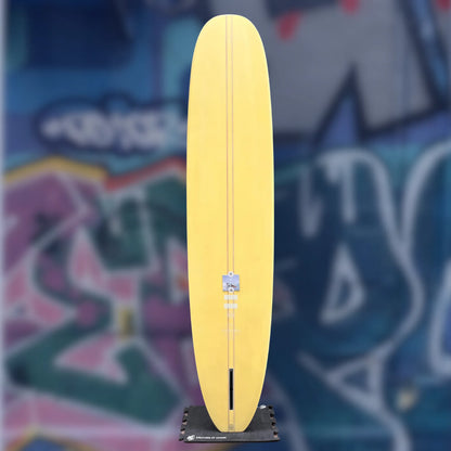 vue de dessous longboard surf jaune vagues méditerranée