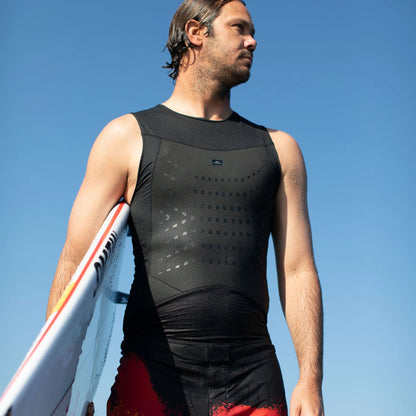 lycra homme oneill de protection contre les irritations noir porté par un surfer