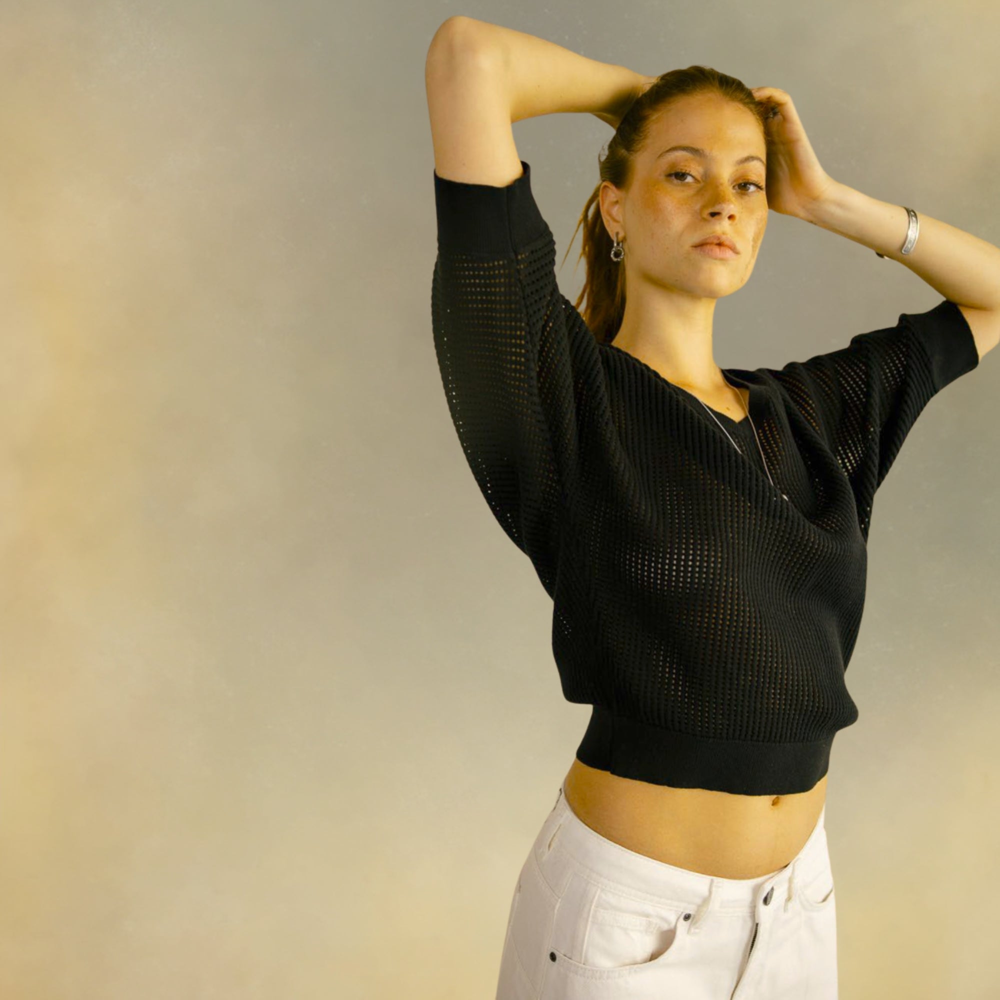 top femme noir ajouré manche 3/4 col V