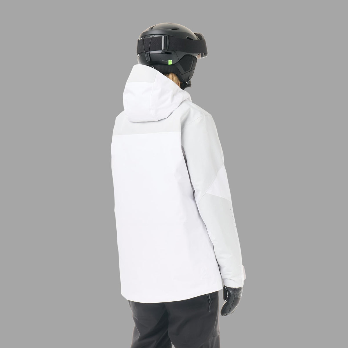 Dos de la veste de ski femme Picture Orakoon JKT Brillant White avec capuche et coupe Regular