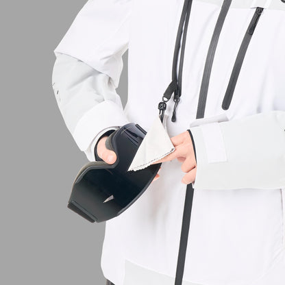 Détail de la manchette intérieure et du passe-pouce de la veste femme Picture Orakoon JKT Brillant White