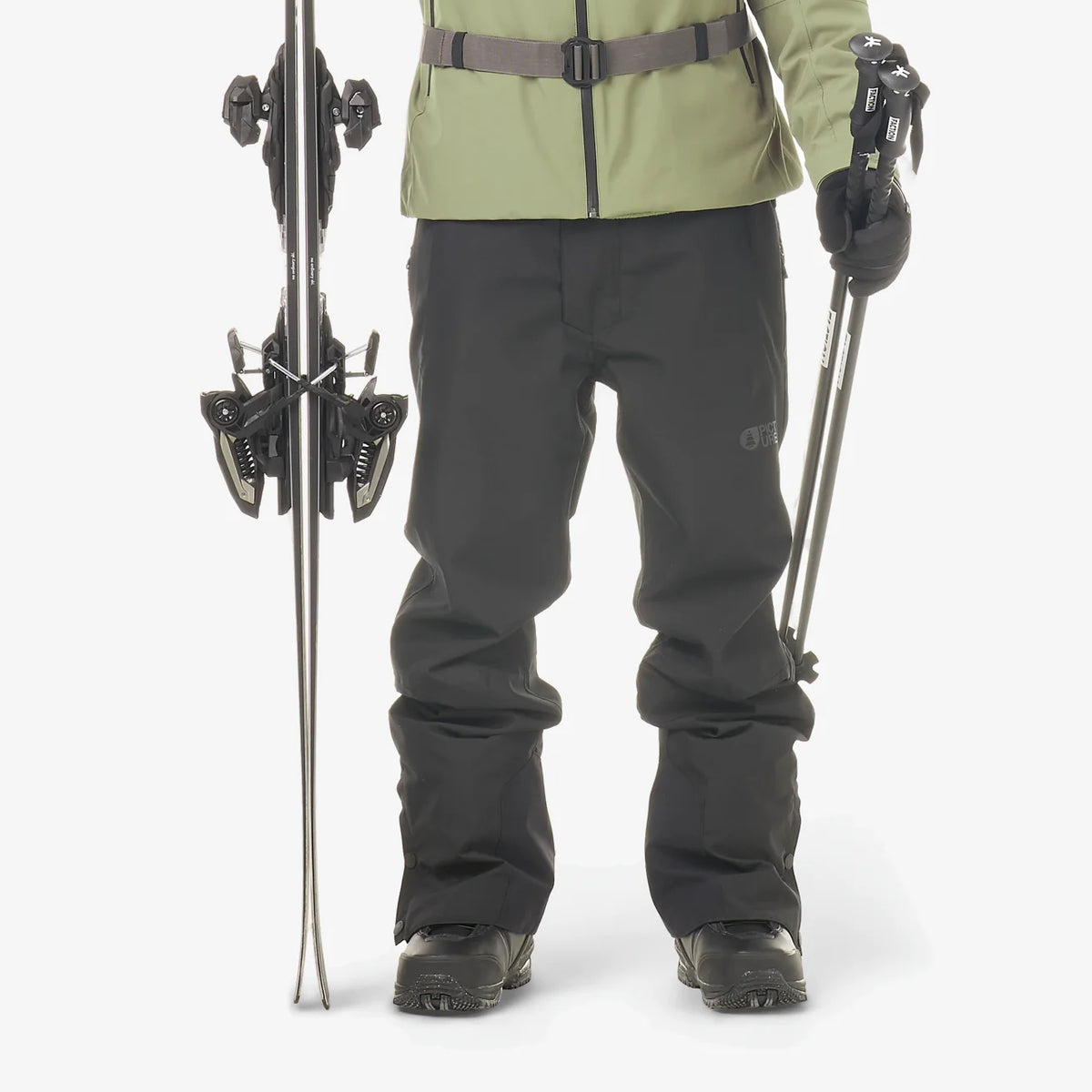 Pantalon de ski et snowboard homme Picture Organic Clothing Object Black porté de face avec veste verte, coupe droite et coloris noir