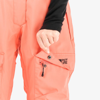 Poche cargo zippée du pantalon de ski femme Picture Treva Pants Living Coral, détail de la fermeture et du rabat