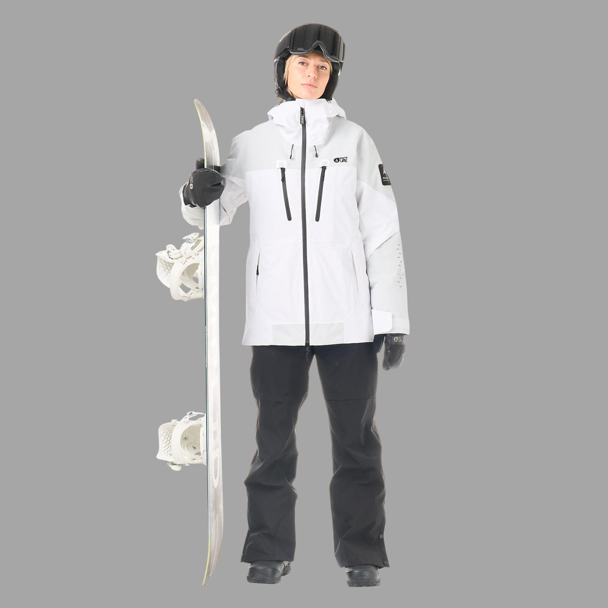 Veste de ski femme Picture Orakoon JKT Brillant White portée en pied, vue de face et silhouette complète