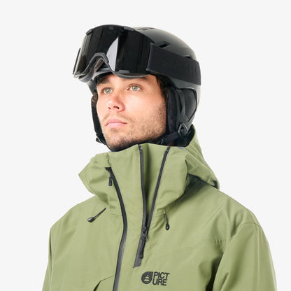 Capuche et col montant protecteur de la veste de snowboard homme Picture Felnor JKT Olivine portée avec masque de ski