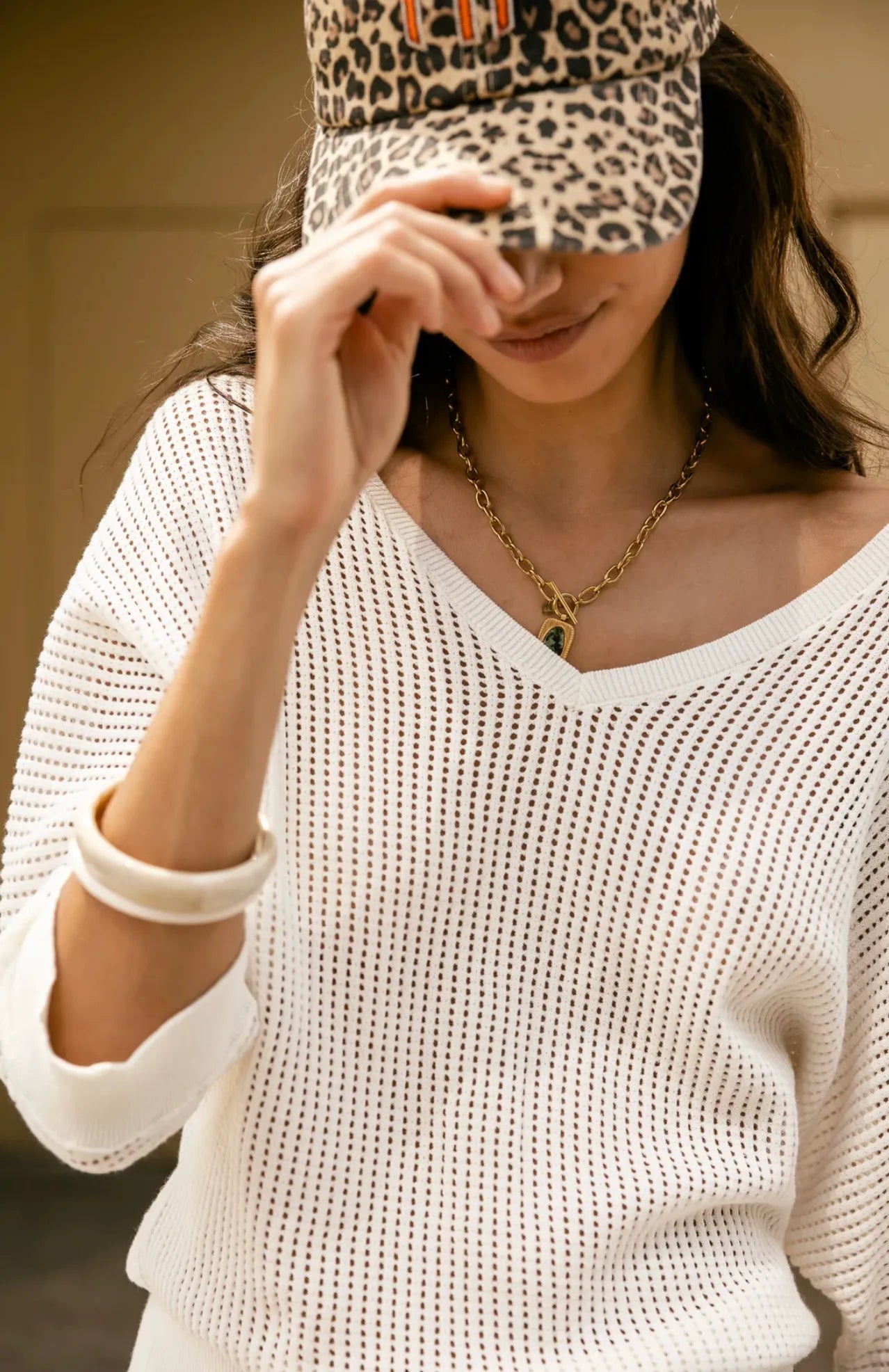 pull paross off white detail col v maille ajouree coton