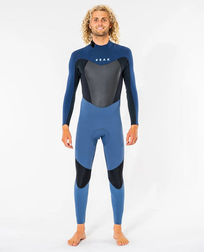 Combinaison surfwear Rip Curl Peak Energy 3/2 portée de face, panneaux bleu marine, bleu clair et noir avec renforts aux genoux
