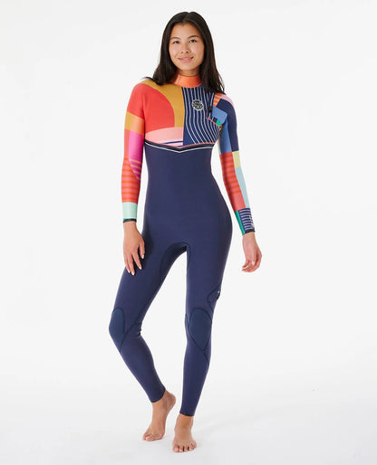 Combinaison femme surfwear Rip Curl E-Bomb 3/2 sans zip portée de face, corps bleu marine et empiècements multicolores aux épaules et bras
