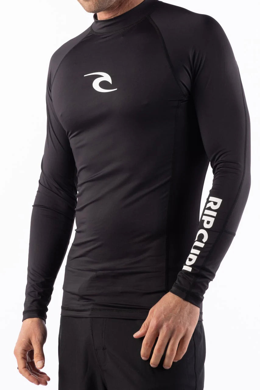 rashguard surf rip curl homme avec inscription sur le bas du bras
