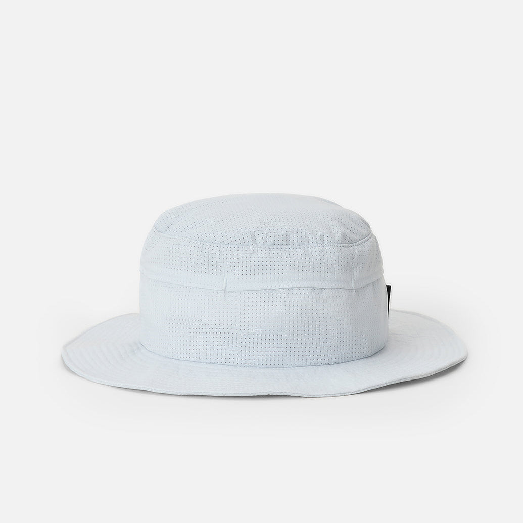 Chapeau Rip Curl Vaporcool Aerotech Chrome présenté de profil, avec bord souple et tissu Aerotec aéré