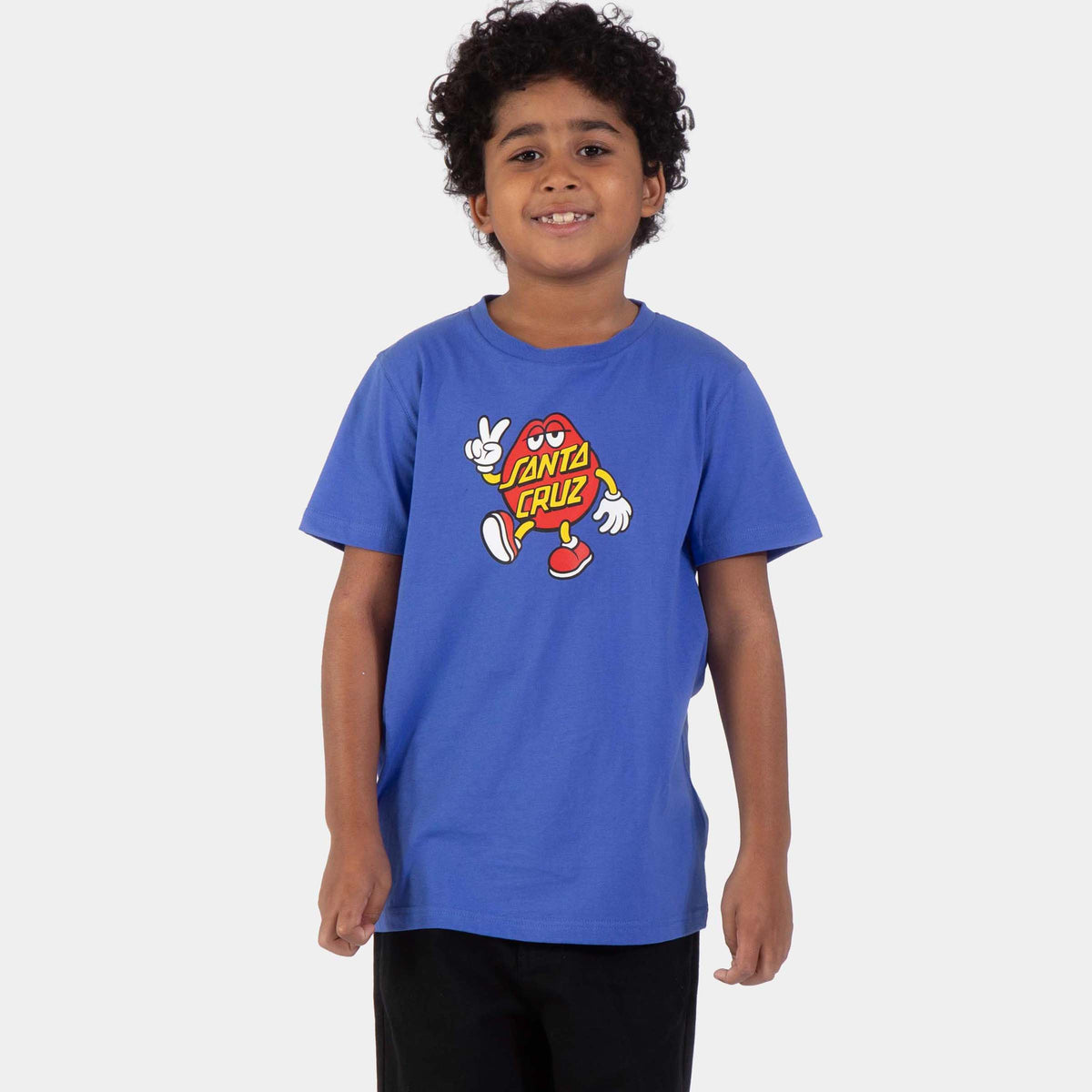 T-shirt enfant Santa Cruz Dot Guy bleu porté de face, avec logo multicolore entouré d’éléments illustrés au centre