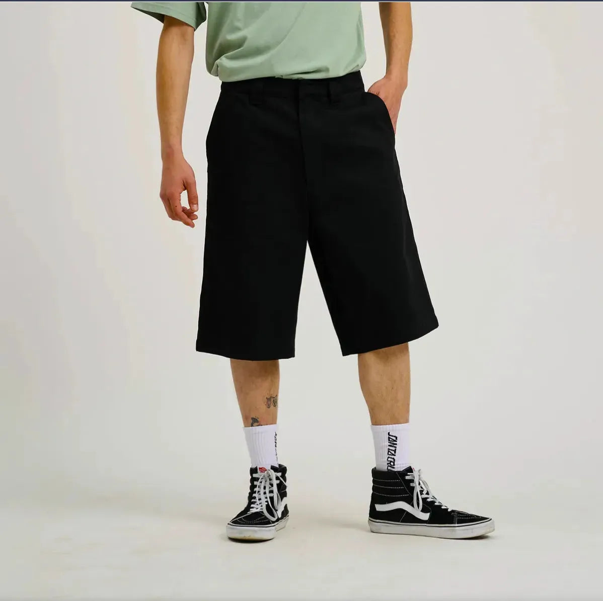 short long baggy Santa Cruz Dillon porté homme vue de face