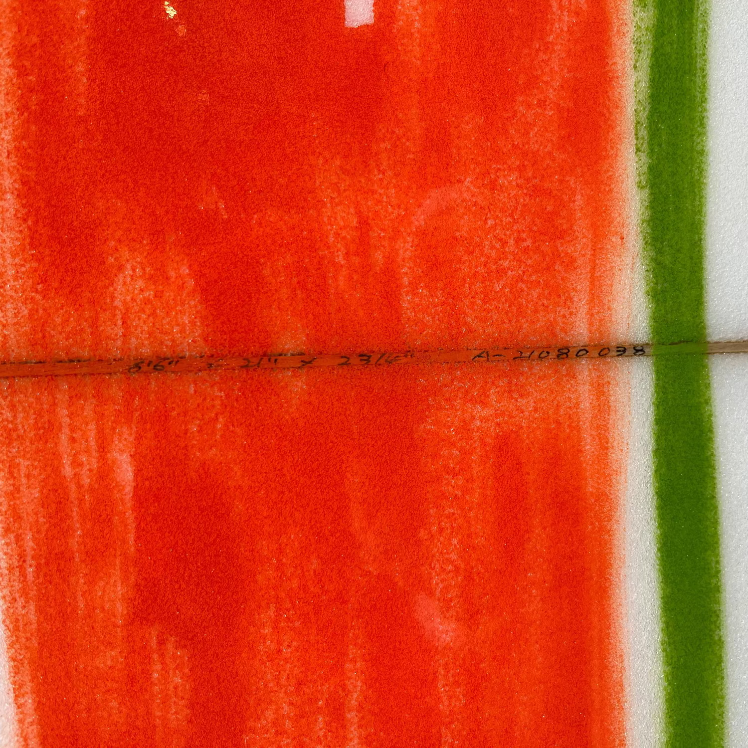 detail des dimensions inscrites sur la planche orange0