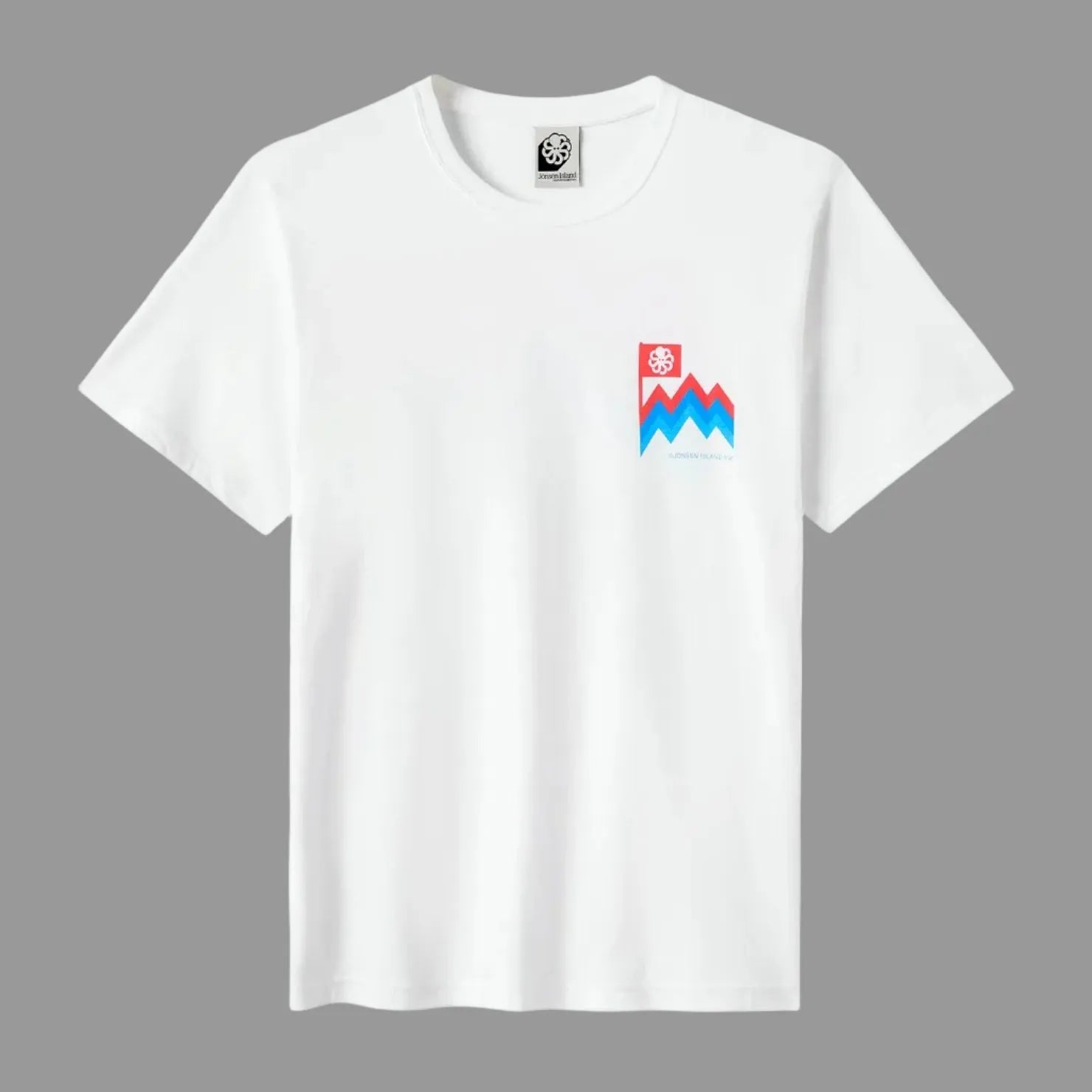 t-shirt jonsen island homme white avec logo drapeau et montagne coeur vue de face 