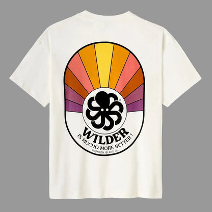 t-shirt jonsen island homme blanc cassé mucho better vue de dos avec poulpe noir et bandes orange qui symbolisent coucher de soleil