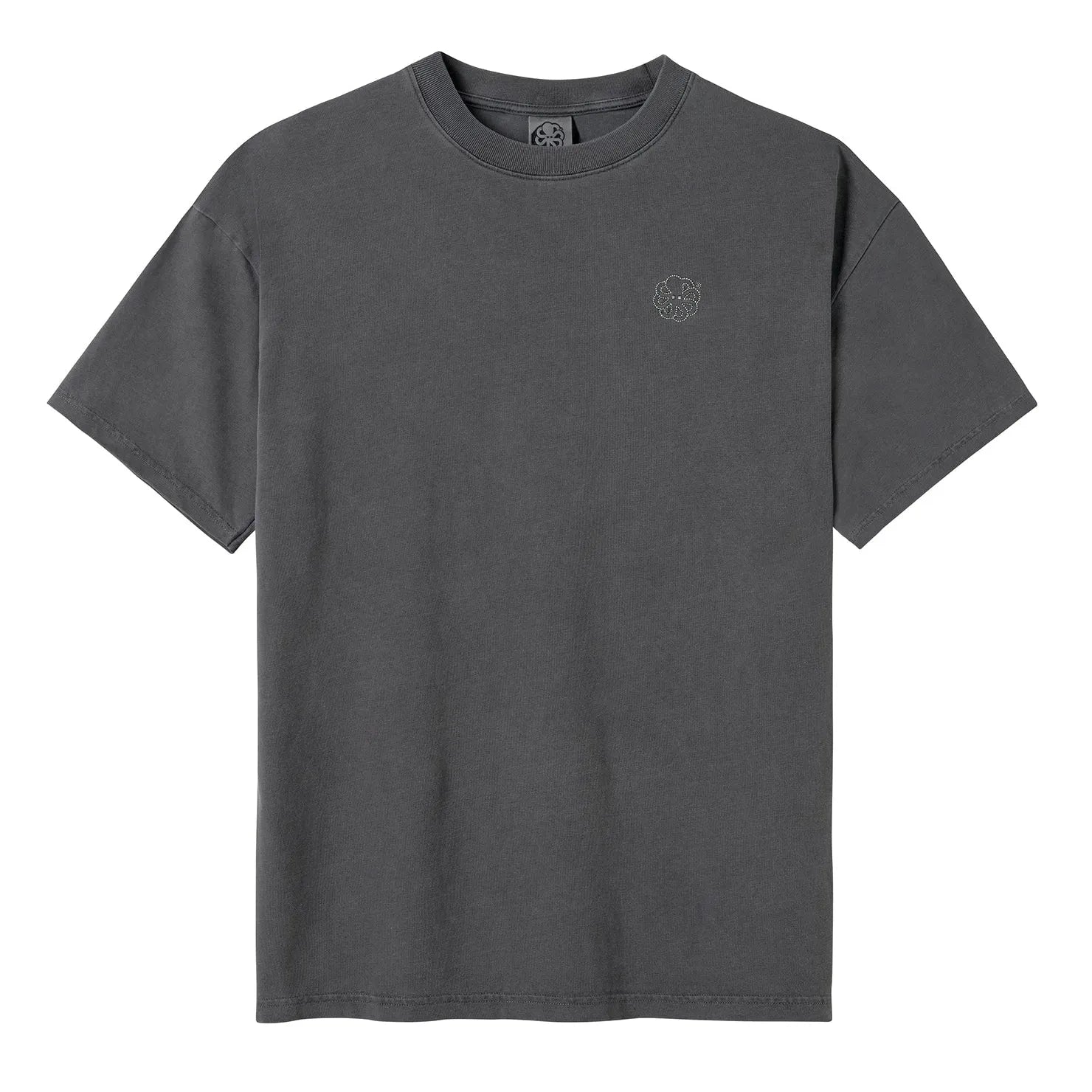tee shirt oversize noir jonsen island avec poulpe discret brodé sur le coeur et pas de logo dans le dos