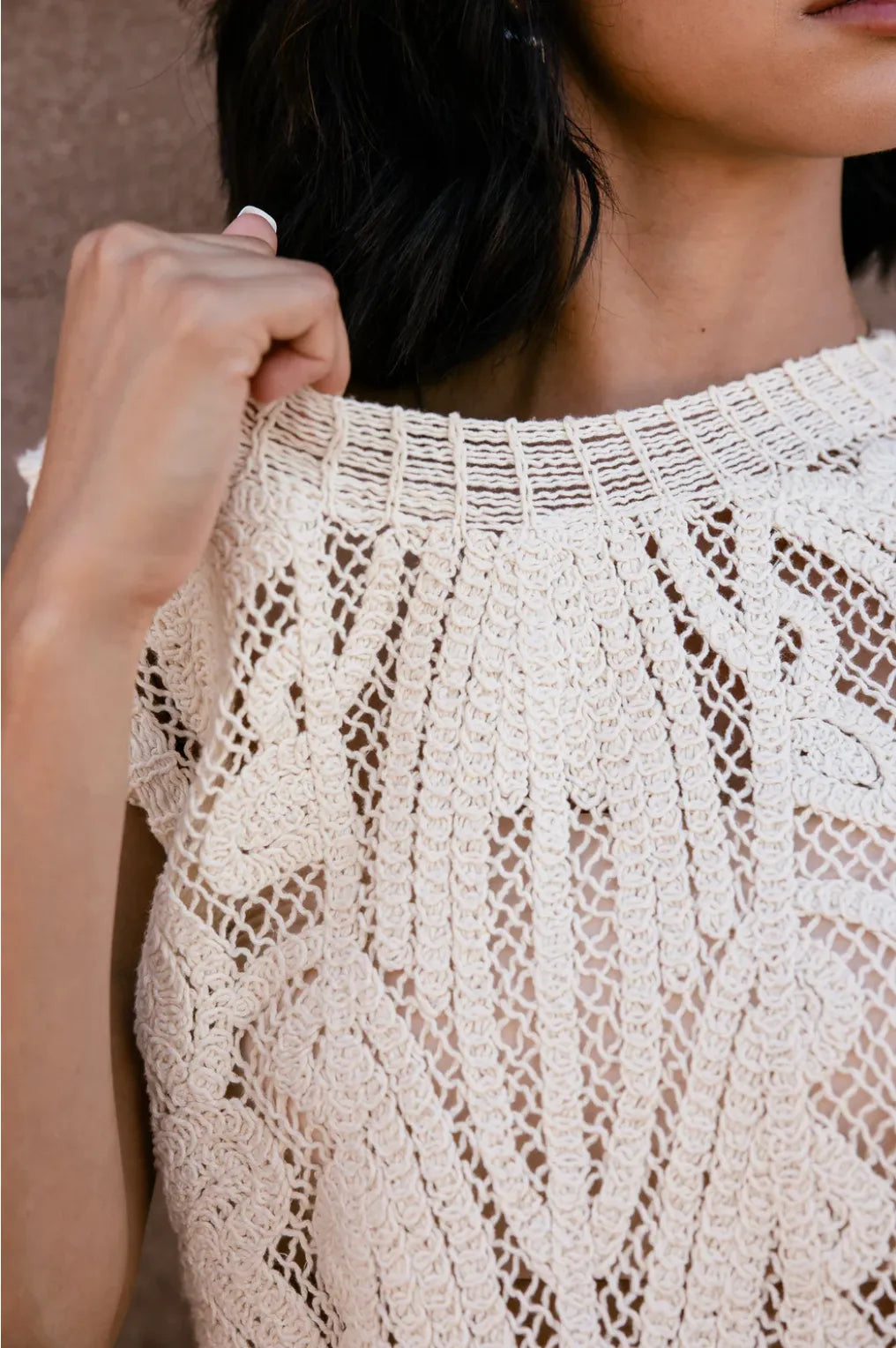 detail maille ajouree coton motif graphique texture legere