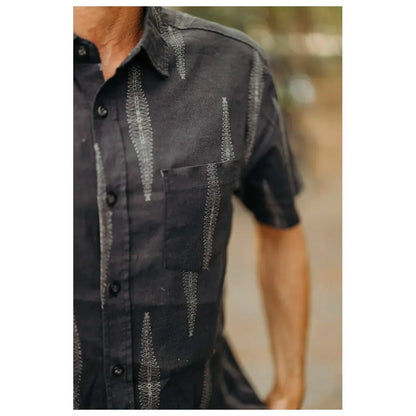 chemise homme surfwear porté par un homme lifestyle