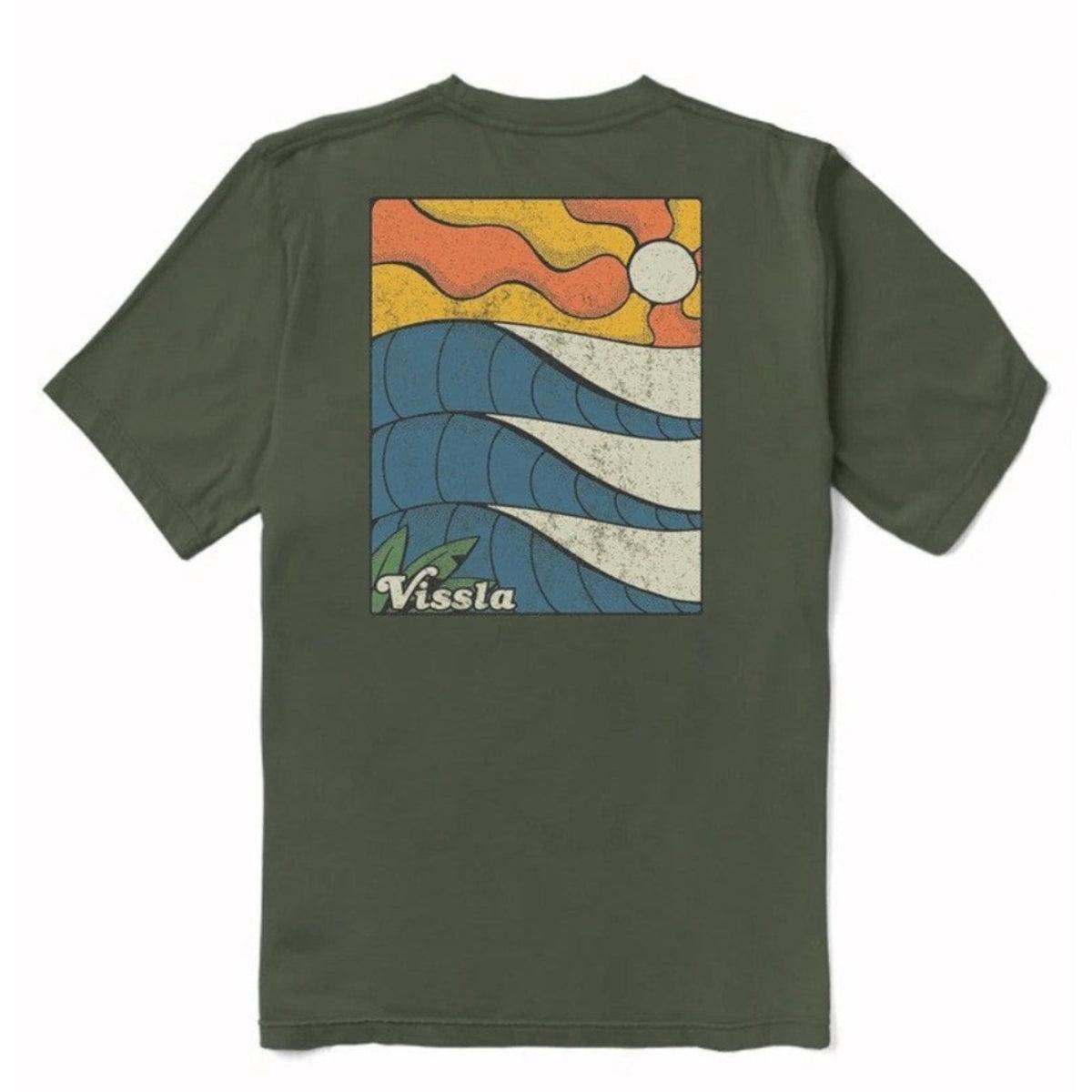 Dos du t-shirt Vissla Caught Inside Surplus vert olive, grand print rectangulaire mêlant vagues bleues et bandes ondulées orange et jaune